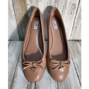 Bandolino Women's Nude Ballet Flats Heart Charm Bow Size 5.5M